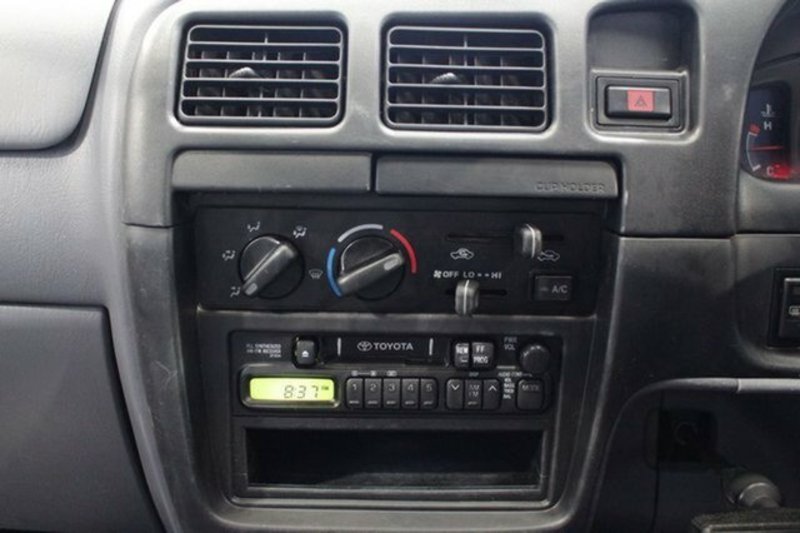 2001 TOYOTA HILUX (4x4) RZN174R