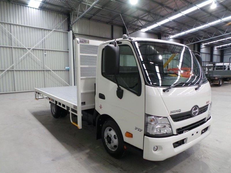 2016 HINO 717 - 300 Series 717 - 300 Series Truck