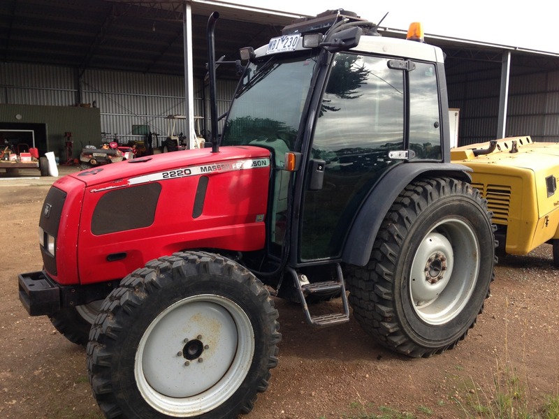 2001 MASSEY FERGUSON 2220