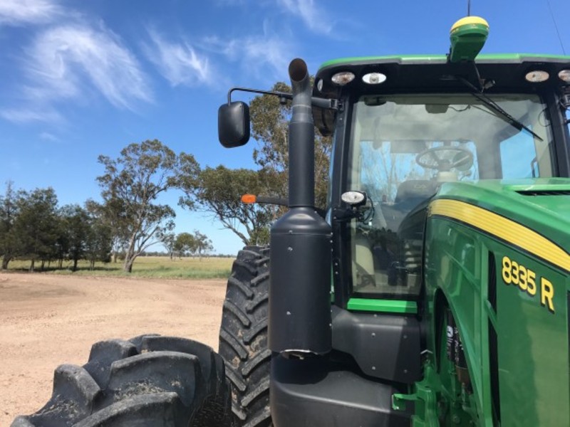 JOHN DEERE 8335R Tractor