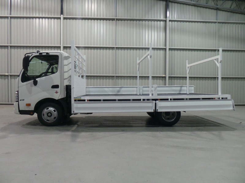 2016 HINO 616 - 300 Series 616 - 300 Series Truck