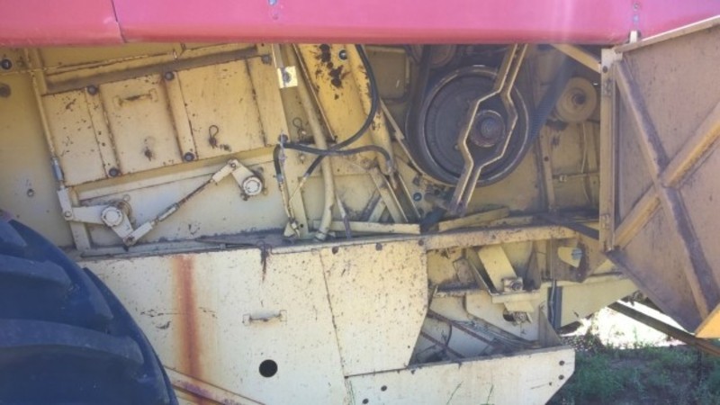 1984 NEW HOLLAND TR95 TR95 TR95 HarvesterHeader