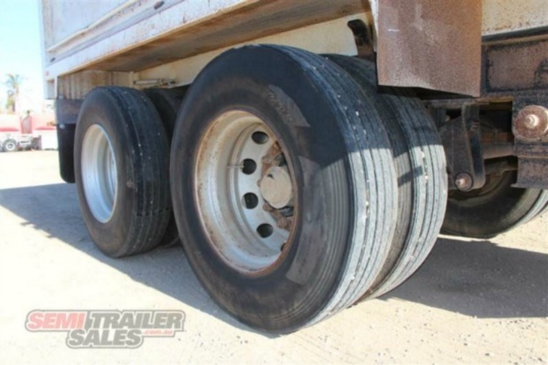 2008 AJ Stock Pig Tipping Pig Trailer