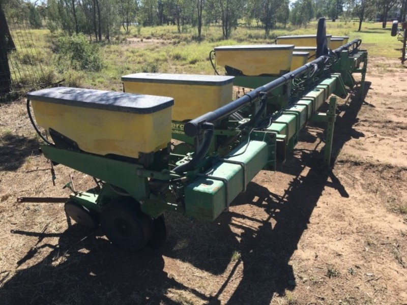 JOHN DEERE 1700 Planters