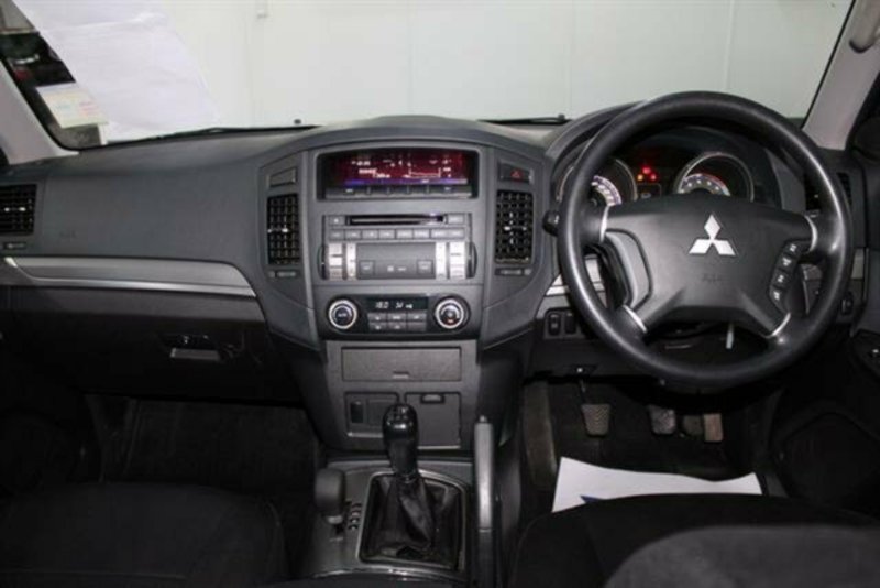 2011 MITSUBISHI PAJERO GL LWB (4x4) NT MY11