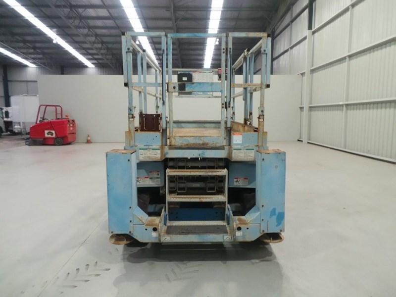 2005 GENIE GS2668RT SCISSOR LIFT