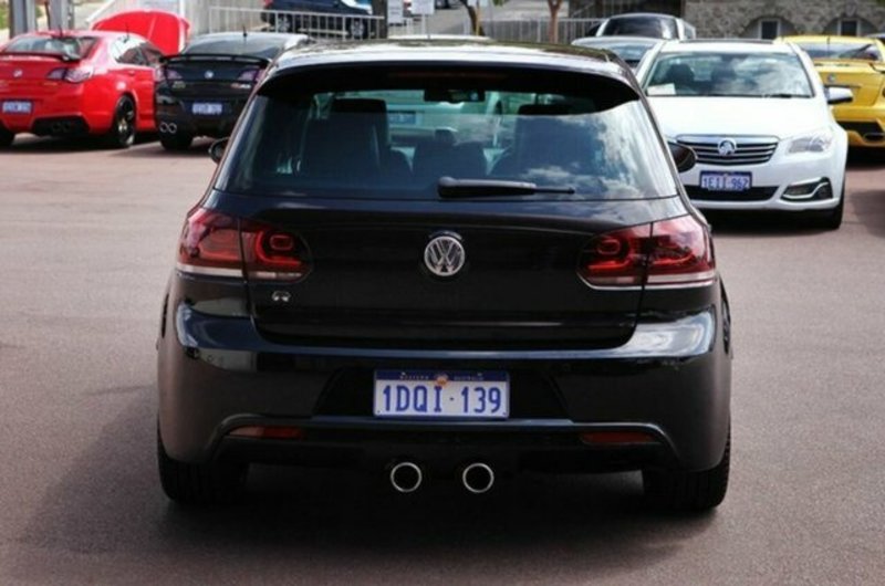 2011 VOLKSWAGEN GOLF R 1K MY11