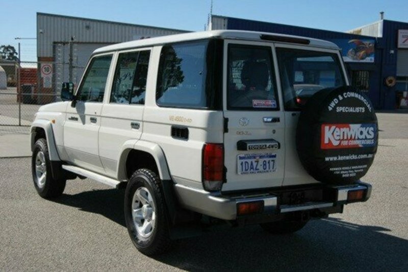 2009 TOYOTA LANDCRUISER GXL VDJ76R
