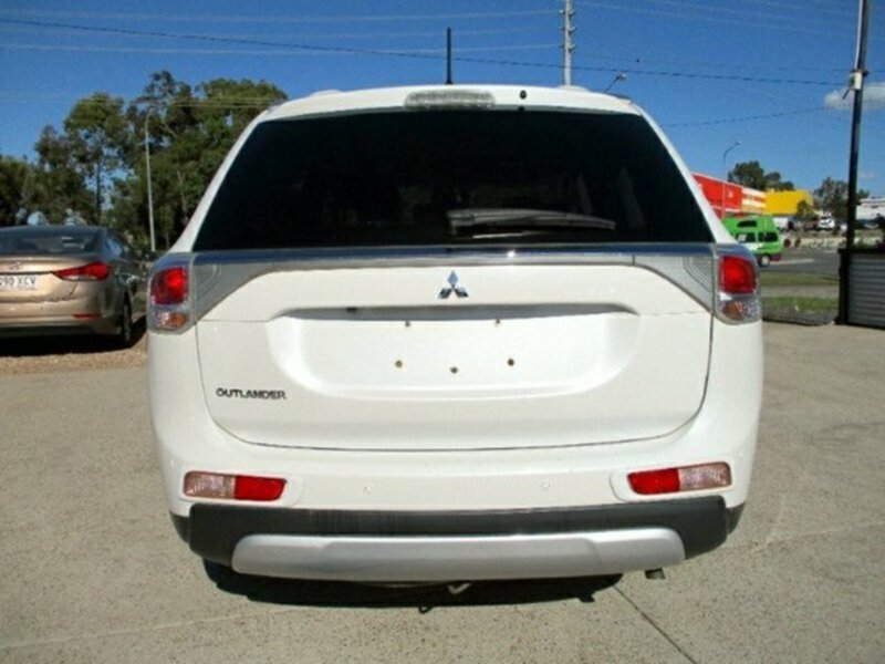 2014 MITSUBISHI OUTLANDER ES (4x2) ZJ MY14.5