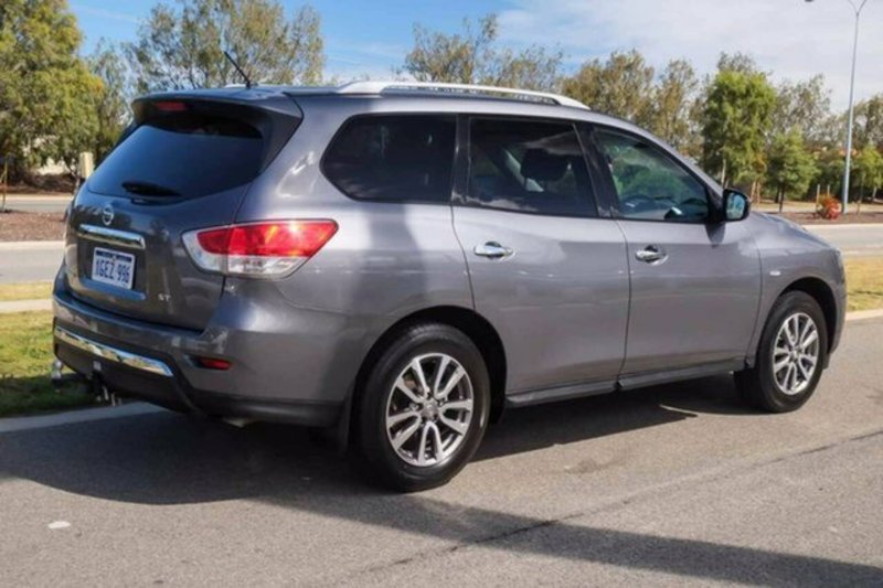 2015 NISSAN PATHFINDER ST (4x2) R52