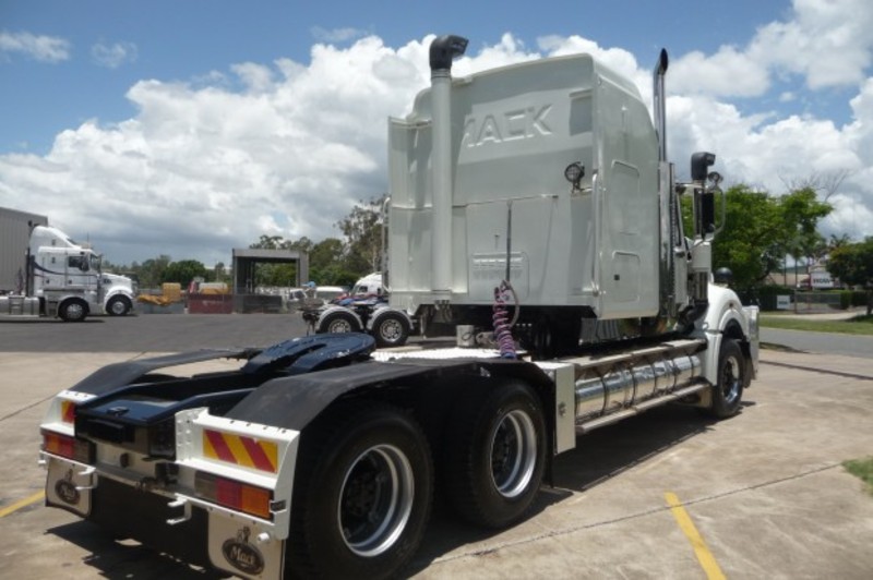 2010 MACK TITAN TITAN Truck