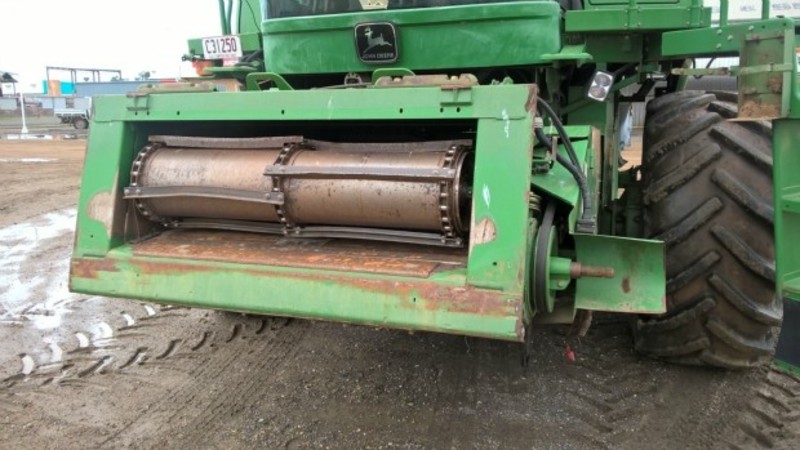 2000 JOHN DEERE 9750 STS 9750 STS HarvesterHeader
