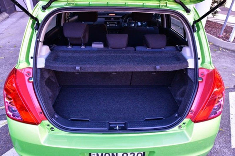 2010 SUZUKI SWIFT GLX RS415