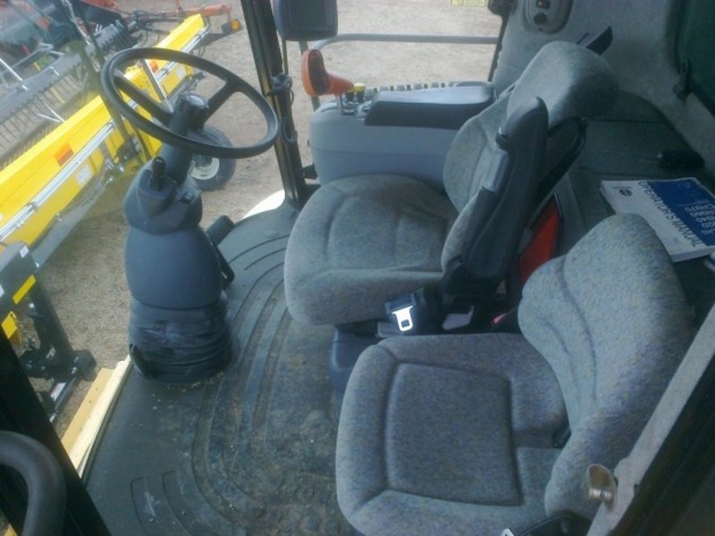 2004 NEW HOLLAND CR970 CR970 HarvesterHeader