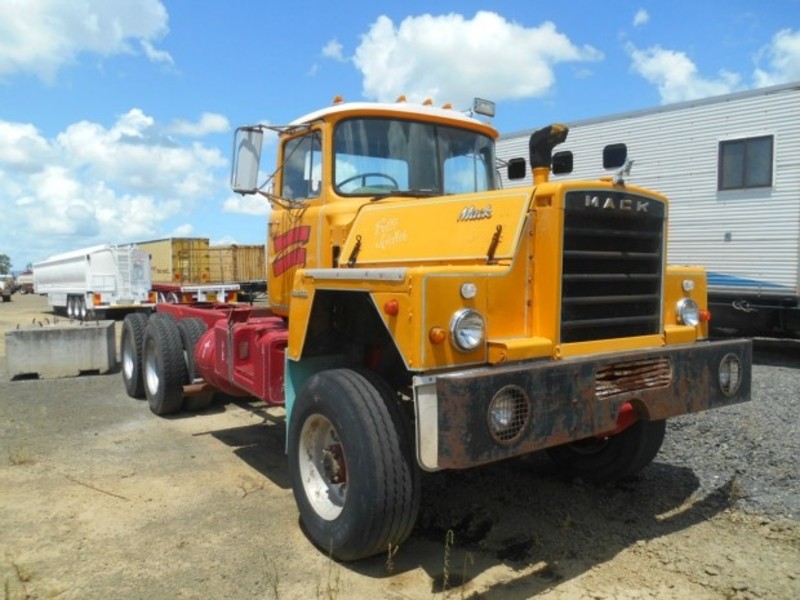 1900 MACK R600 SERIES 6X6 R600 SERIES Truck