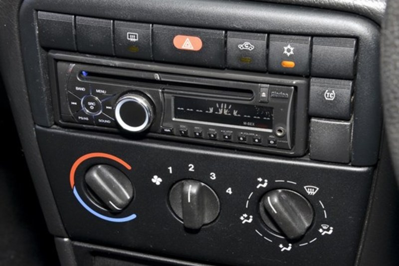 2000 HOLDEN VECTRA GL JS II
