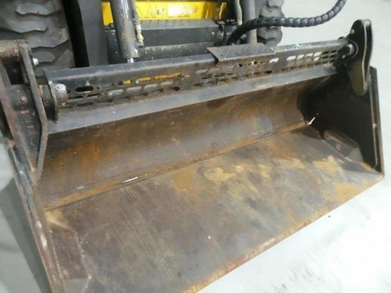 2011 NEW HOLLAND L220 SKID STEER LOADER