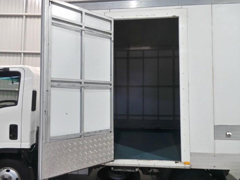 2013 ISUZU NNR200