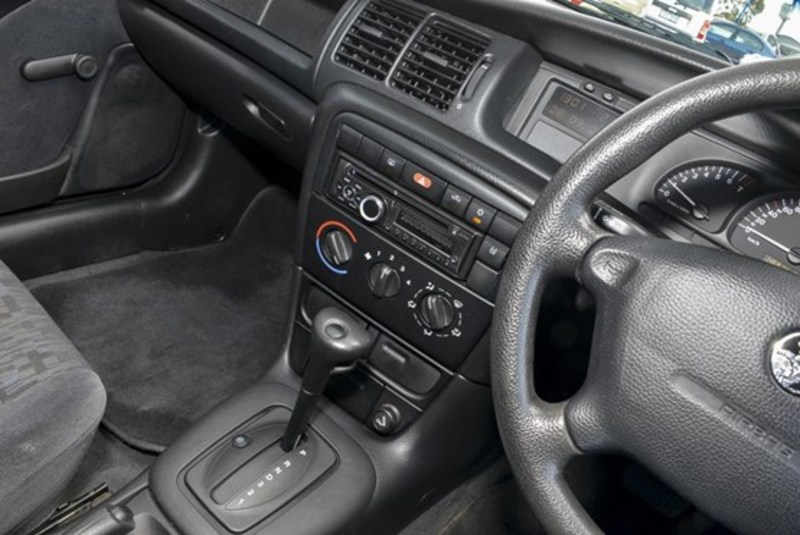 2000 HOLDEN VECTRA GL JS II