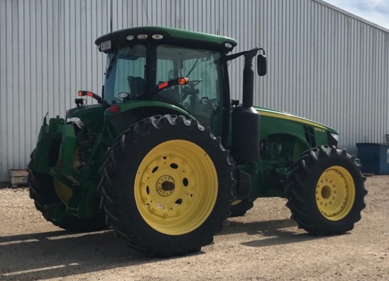 JOHN DEERE 8335R Tractor