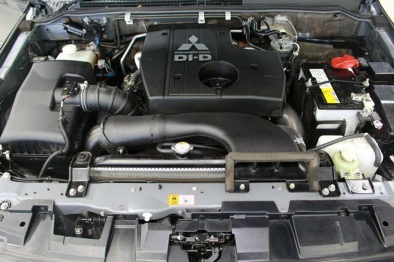 2013 MITSUBISHI PAJERO VR-X LWB (4x4) NW MY13