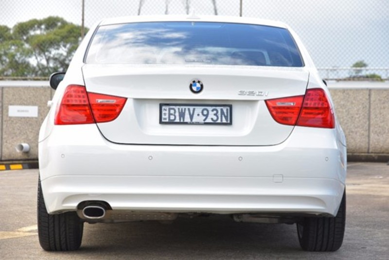 2011 BMW 320I LIFESTYLE E90