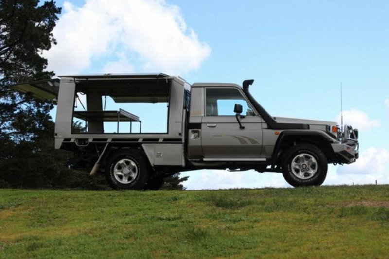 2002 TOYOTA LANDCRUISER RV (4x4) HDJ79R