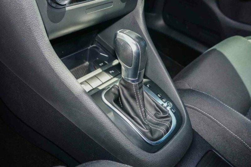 2011 VOLKSWAGEN GOLF R 1K MY11