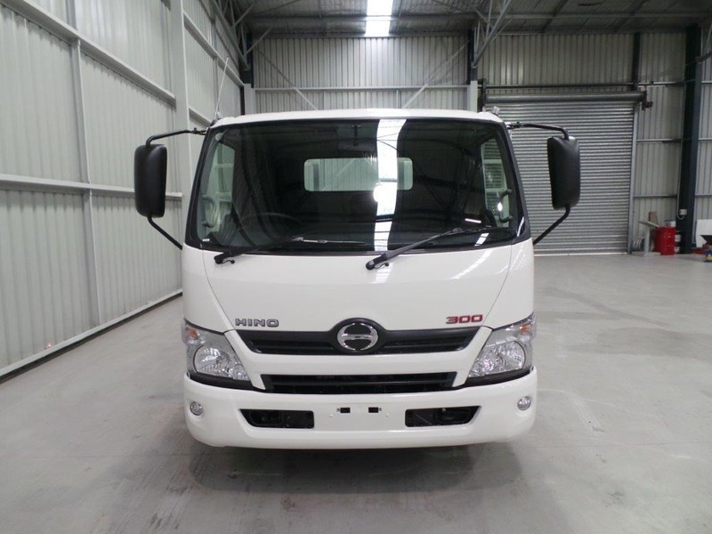 2016 HINO 717 - 300 Series 717 - 300 Series Truck