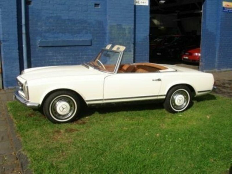 1967 MERCEDES-BENZ 250SL SL PAGODA