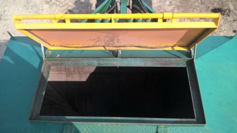 1997 Simplicity 8200 TT2 Air Cart 8200 SeedingPlanting Equip