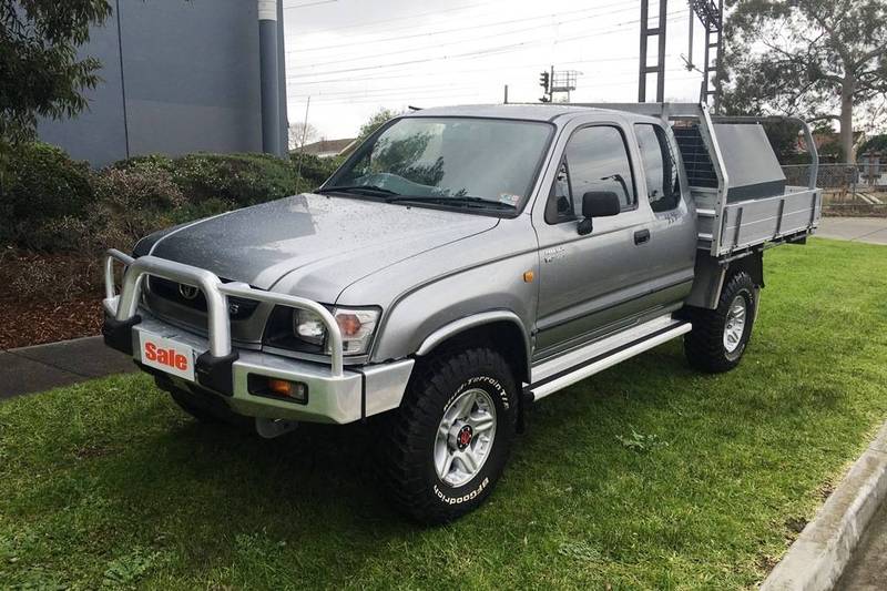 2002 TOYOTA HILUX (4x4) VZN172R