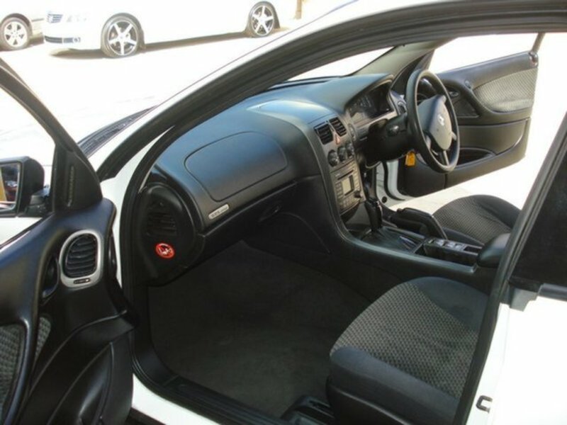2004 HOLDEN COMMODORE EXECUTIVE VYII