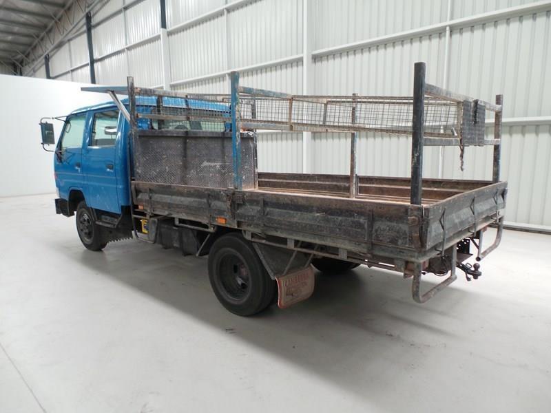 2001 TOYOTA DYNA TRAY TRUCK