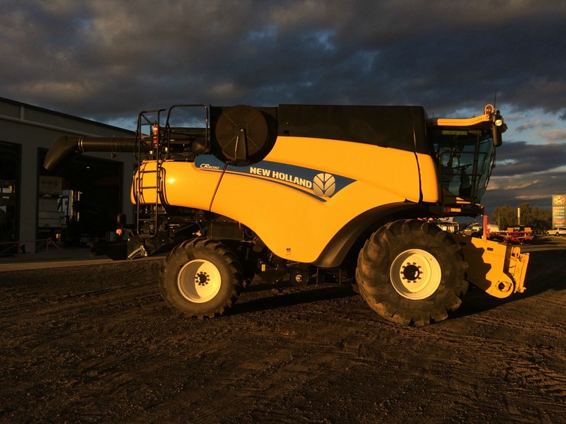 2012 NEW HOLLAND CR8090 CR8090 HarvesterHeader