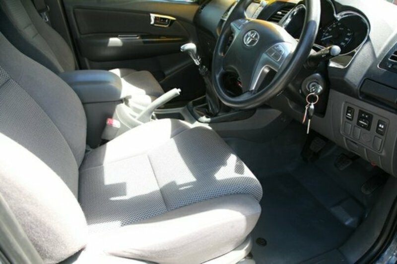 2012 TOYOTA HILUX SR (4x4) KUN26R MY12