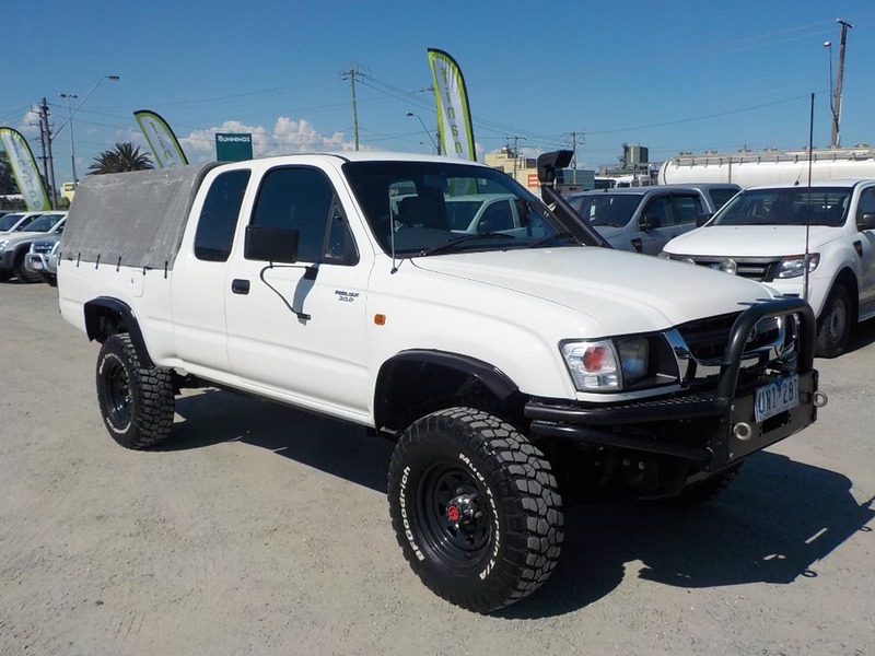 2002 TOYOTA HILUX LN172R