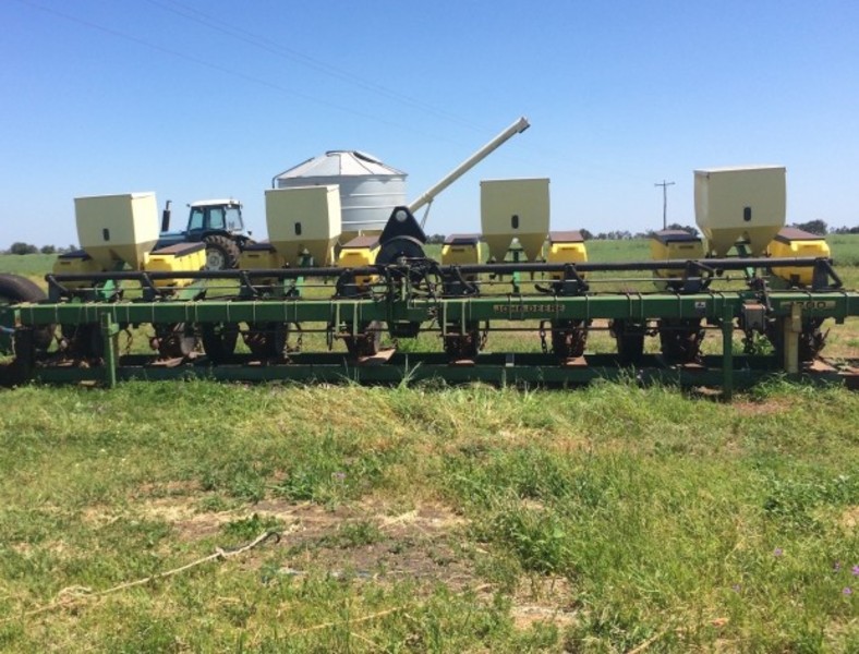 JOHN DEERE 1700 Seeding Planting Equip