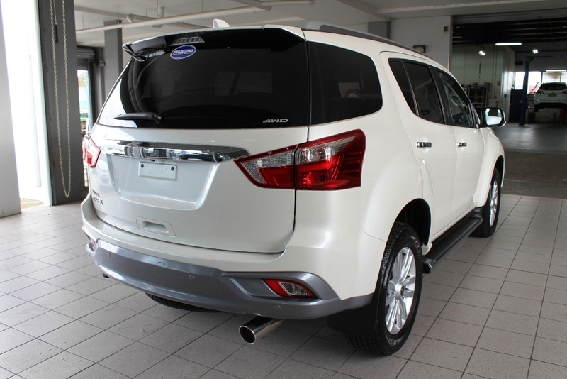 2017 ISUZU MU-X LS-T
