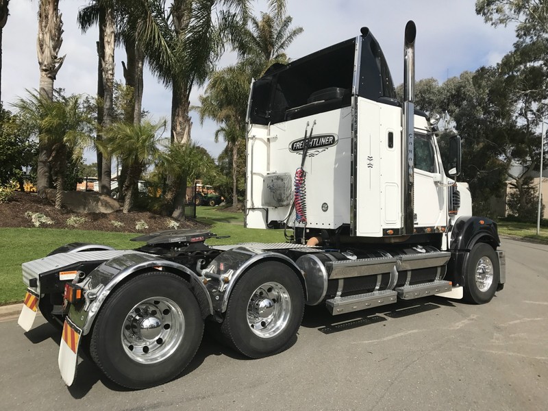 2014 FREIGHTLINER Coronado 114 CORONADO Coronado Truck