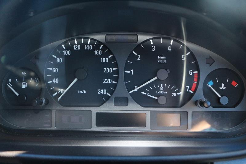 2000 BMW 318I E46