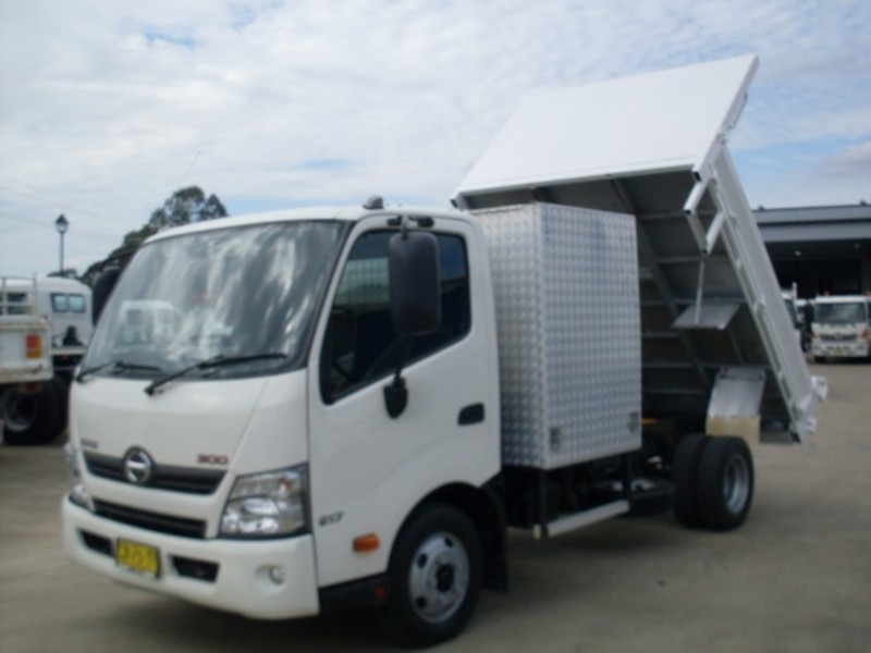 2013 HINO 617 - 300 Series TIPPER TOOL BOX 617 - 300 Series Truck