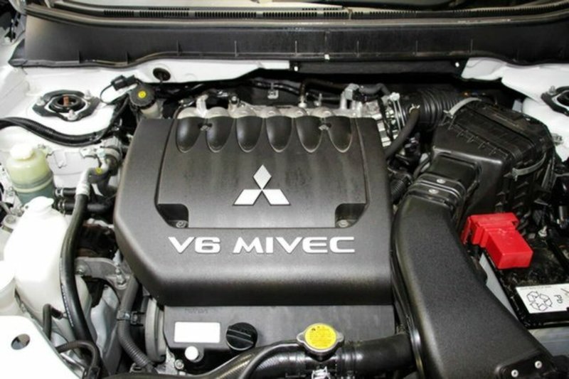 2012 MITSUBISHI OUTLANDER VR ZH MY12
