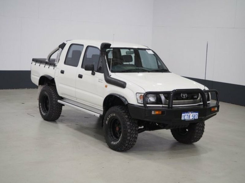 2003 TOYOTA HILUX (4x4) VZN167R