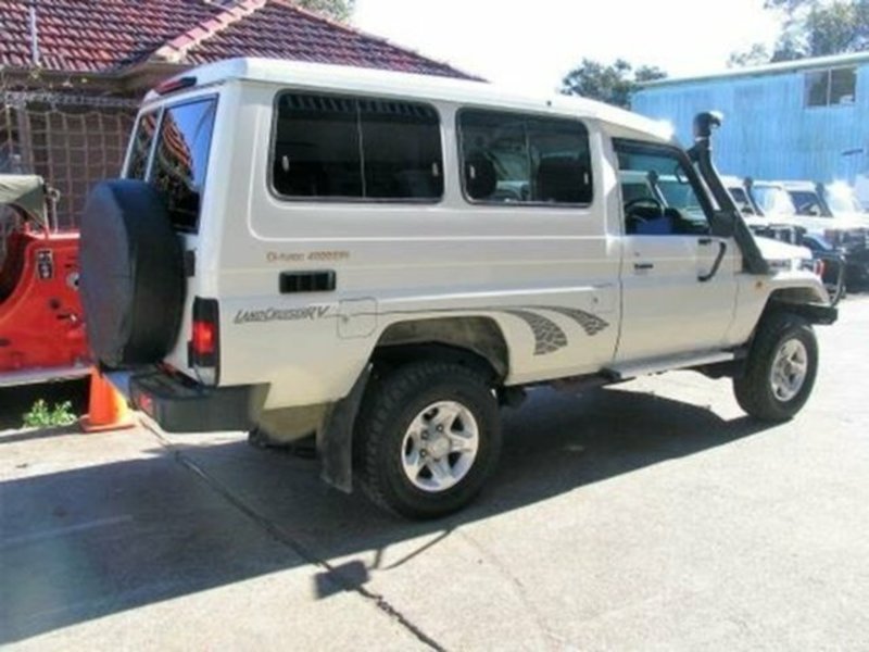 2006 TOYOTA LANDCRUISER RV (4x4) HDJ78R