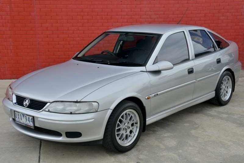 2000 HOLDEN VECTRA GL JS II