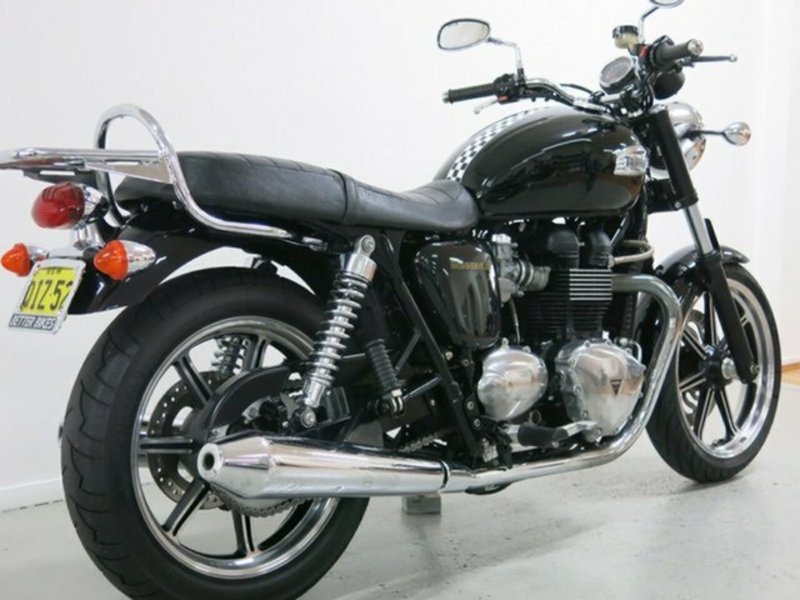 2011 TRIUMPH Bonneville SE