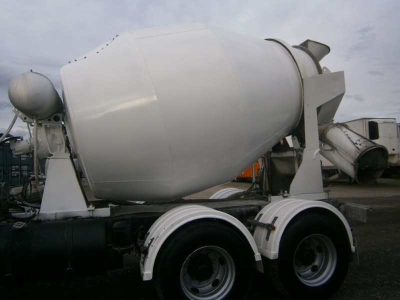 2001 HINO FM Ranger 14 concrete agitator