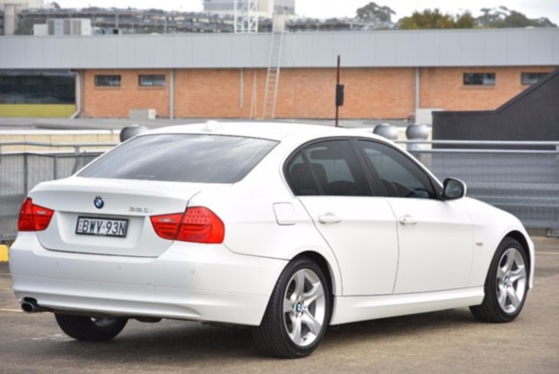 2011 BMW 320I LIFESTYLE E90