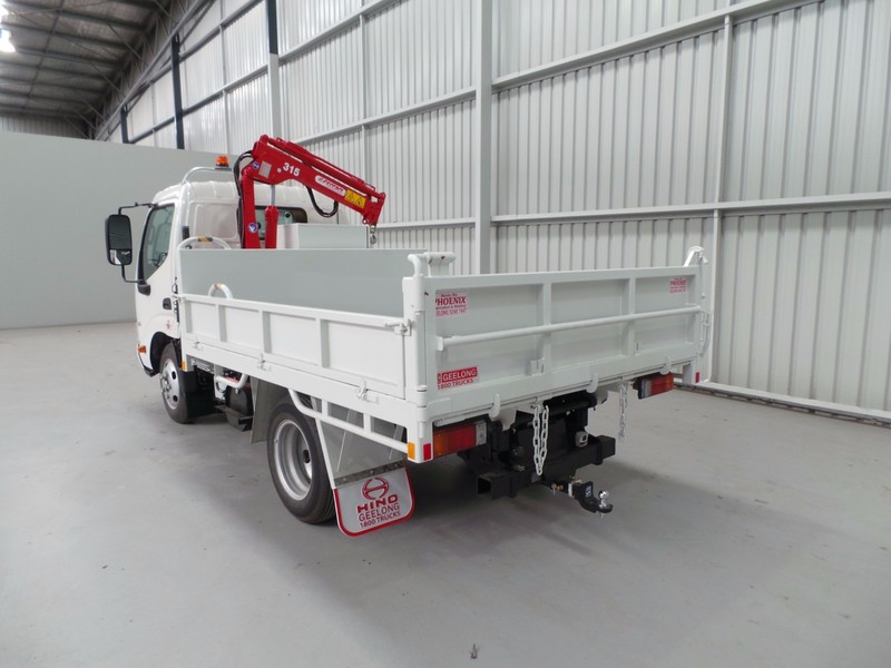 2016 HINO 616 - 300 Series 616 - 300 Series Truck